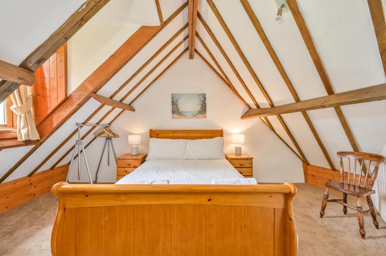 Polean Farm Cottages - With Free Animal Feeding And Pony Rides And Free Access To A Nearby Pool Лоо Екстер'єр фото