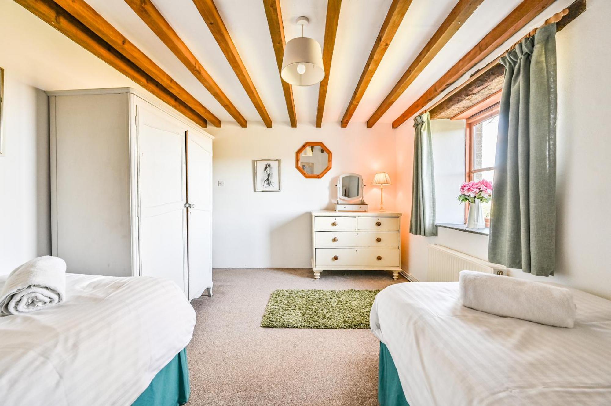 Polean Farm Cottages - With Free Animal Feeding And Pony Rides And Free Access To A Nearby Pool Лоо Номер фото