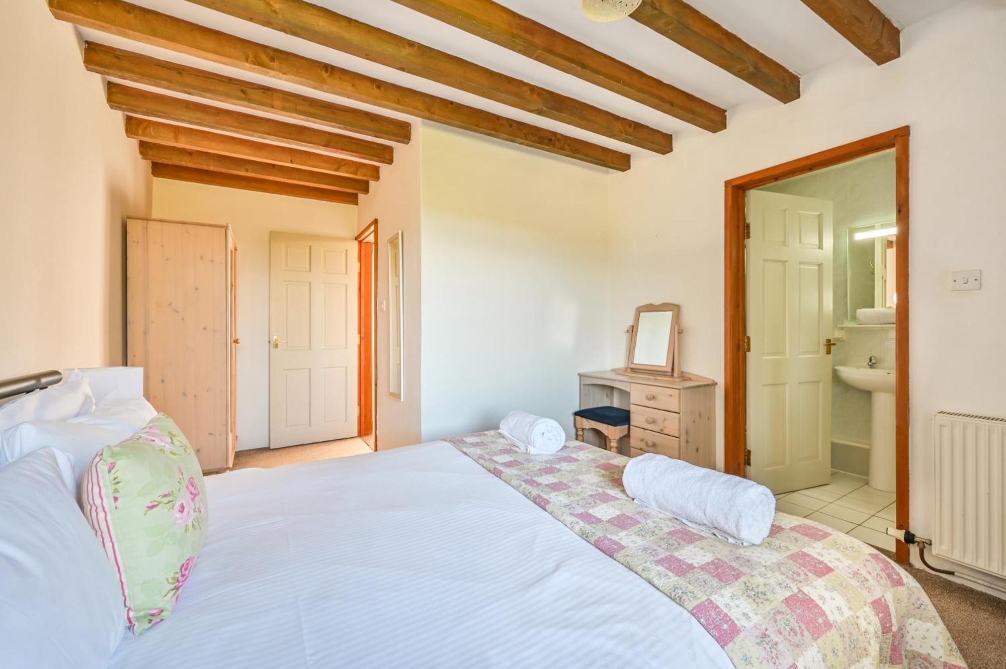Polean Farm Cottages - With Free Animal Feeding And Pony Rides And Free Access To A Nearby Pool Лоо Номер фото