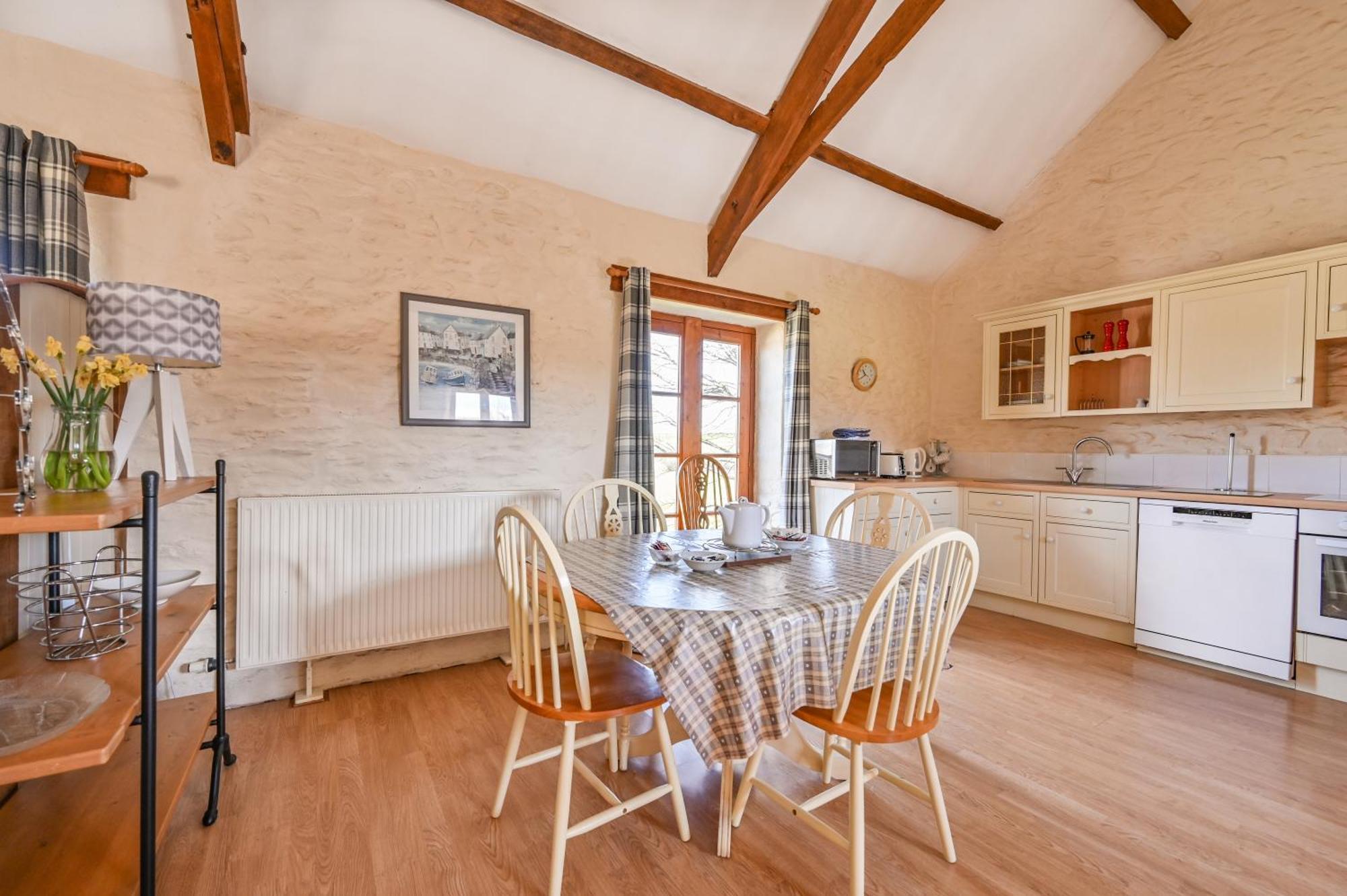 Polean Farm Cottages - With Free Animal Feeding And Pony Rides And Free Access To A Nearby Pool Лоо Номер фото