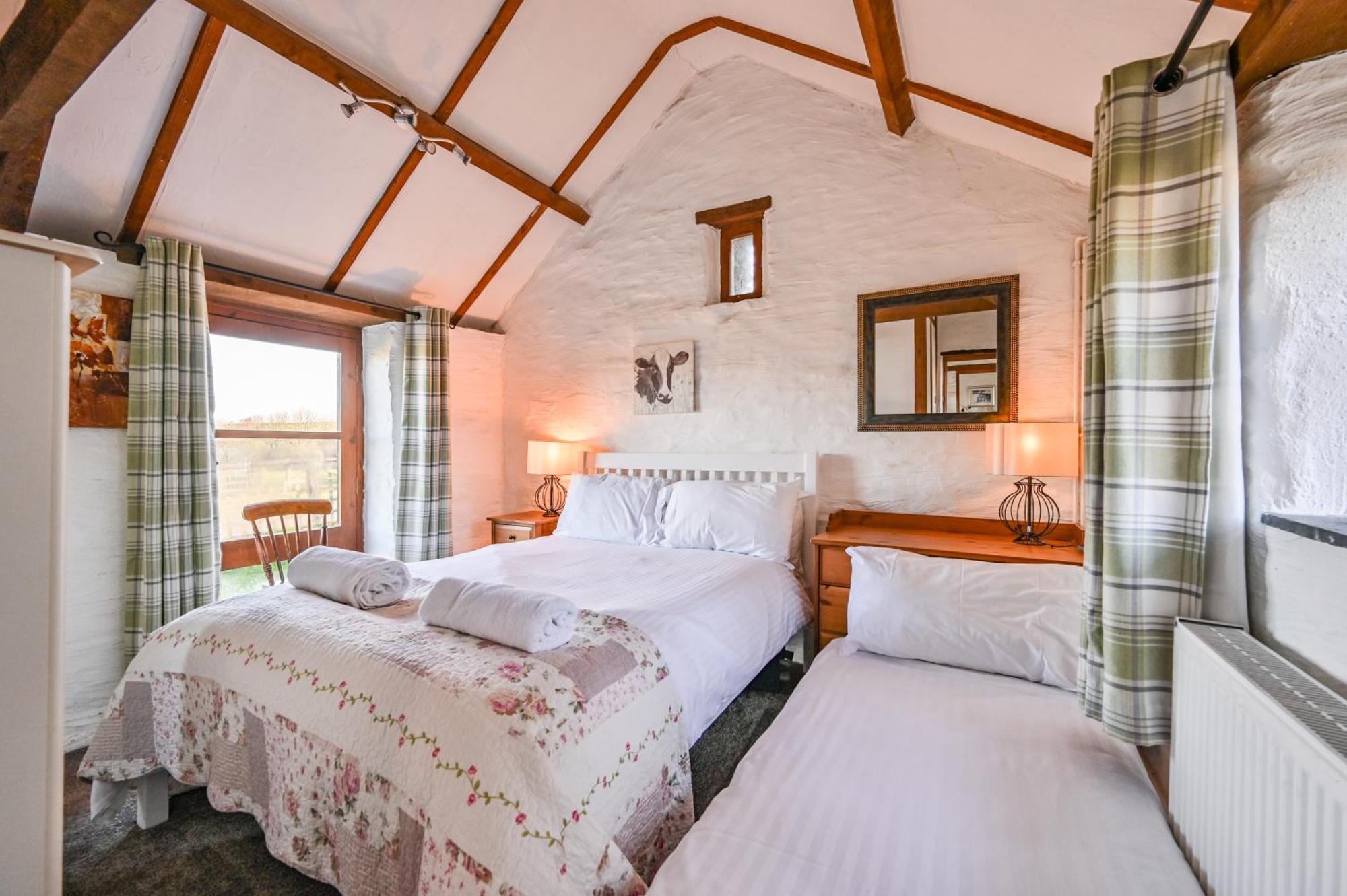 Polean Farm Cottages - With Free Animal Feeding And Pony Rides And Free Access To A Nearby Pool Лоо Номер фото