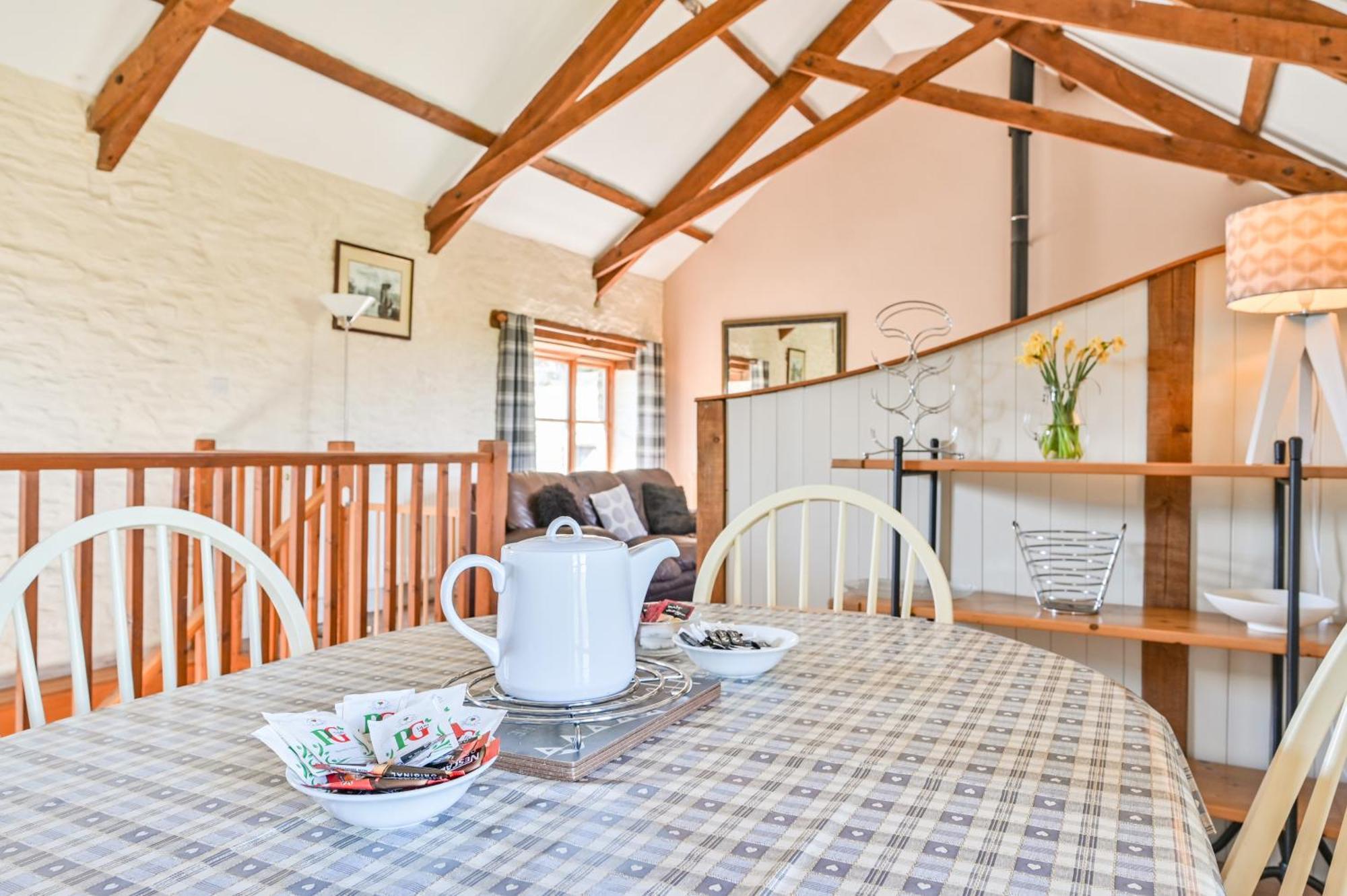 Polean Farm Cottages - With Free Animal Feeding And Pony Rides And Free Access To A Nearby Pool Лоо Номер фото